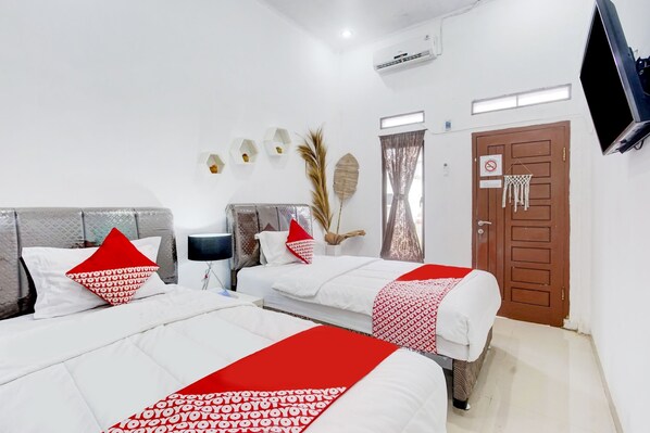 Standard Twin Room | Desk, free WiFi, bed sheets