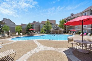 Pool - Tranquil Pondview Retreat - Balcony (Branson)