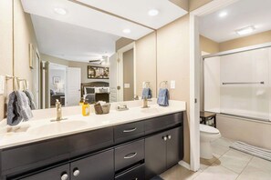 Condo, Multiple Beds, Balcony, Garden View (Tranquil Pondview Retreat) | Bathroom | Towels, toilet paper - Tranquil Pondview Retreat - Balcony (Branson)