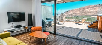 YalaRent Magdala Resort - Luxury Suites with Pool or Jacuzzi with Sea View