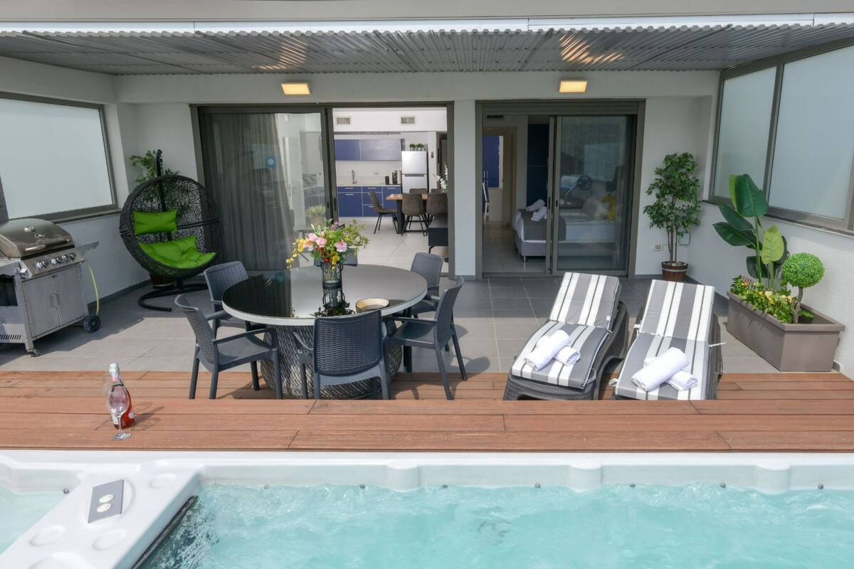 King Suite with Private Pool (1) | Terrace/patio