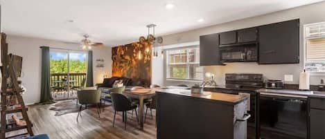 Condo, Multiple Beds, Balcony, Garden View (Time Traveler Suite) | Interior