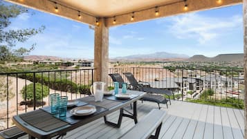 Condo, Multiple Beds, Balcony, Mountain View | Outdoor dining