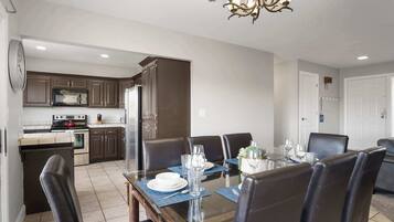 Condo, Multiple Beds, Balcony, Mountain View | Dining