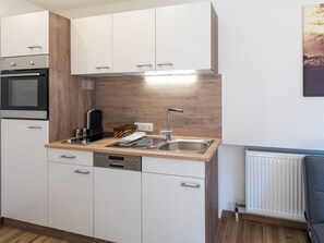 Kühlschrank, Ofen, Herdplatte, Geschirrspüler