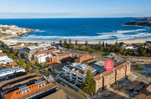 Beach nearby - 5* Location ~ 200m to the Sand ~ Stylish & Bright (Sydney)