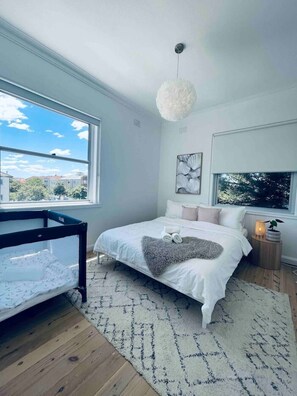2 bedrooms, iron/ironing board, free WiFi, bed sheets