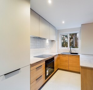 Fridge, microwave, oven, stovetop - Seaside Stroll (Bournemouth)