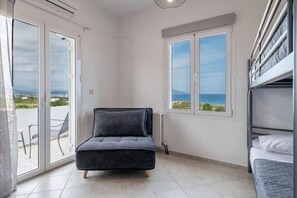 4 bedrooms, in-room safe, desk, iron/ironing board