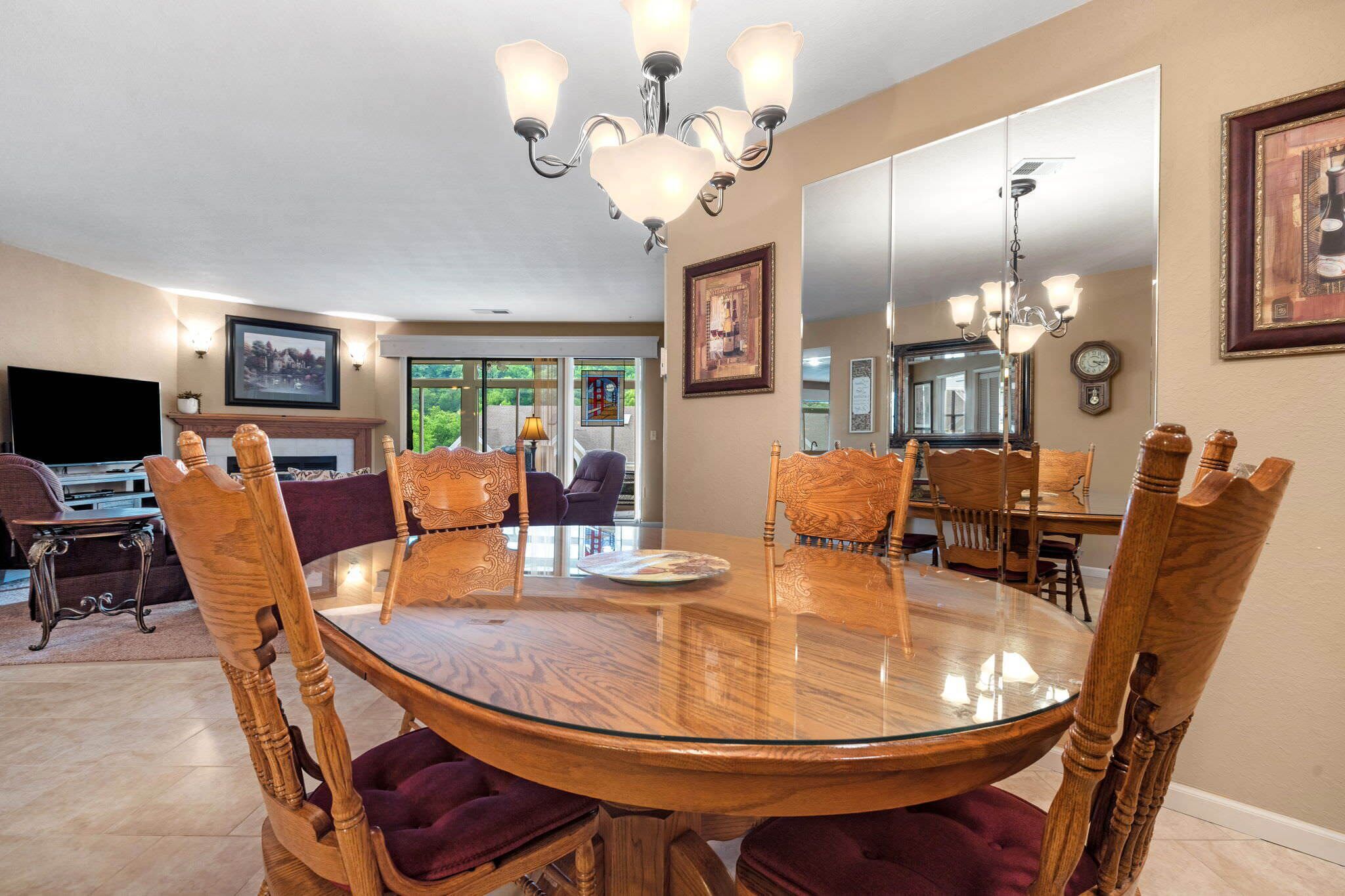 Condo, Multiple Beds, Fireplace, Garden View (Wimbledon Beauty) | Dining