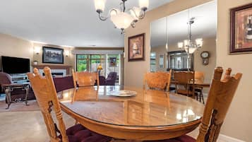 Condo, Multiple Beds, Fireplace, Garden View (Wimbledon Beauty) | Dining