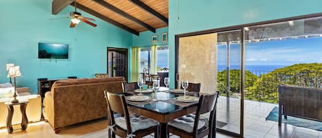 บ้านพัก, เตียงควีนไซส์ 2 เตียง, ใช้สระว่ายน้ำได้, วิวทะเล | ร้านอาหาร