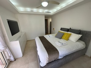 Apartment, Balcony | In-room safe, desk, iron/ironing board, bed sheets - YalaRent Amdar Lux (Eilat)