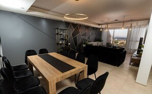 Apartment, Balcony | In-room dining