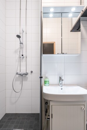Exclusive Apartment | Bathroom | Shower, hair dryer, bidet, heated floors - Historical 3BR Downtown Apartment with Sauna (Tampere)