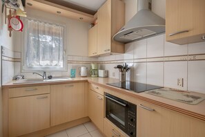 Refrigerador, microondas, horno y lavavajillas 