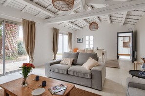 TV - 8 adults - 2 kids - Salt marshes and beaches (Noirmoutier-en-l´Ile)
