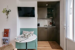 Fridge, microwave, coffee/tea maker, toaster