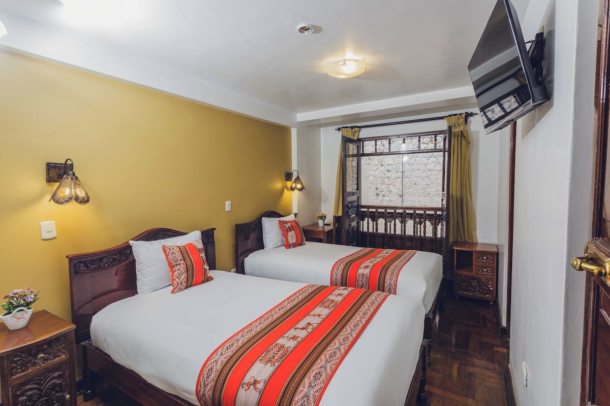 1 bedroom, Egyptian cotton sheets, premium bedding, down duvets