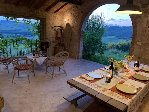 Podere Fontebernardi, authentic Tuscan farmhouse overlooking Pienza.