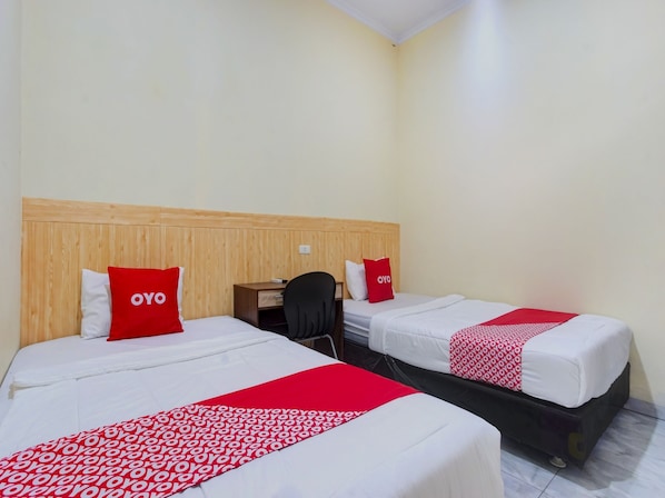 Chambre Standard avec lits jumeaux | Bureau, Wi-Fi gratuit, draps fournis