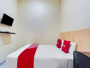 标准双人房 | 办公桌、免费 WiFi、床单