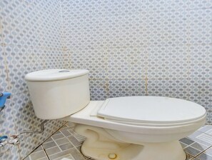 Standard Double Room | Bathroom