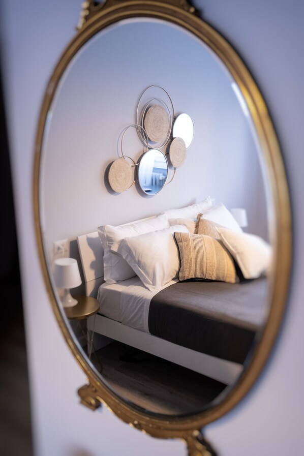 2 soveværelser, pengeskab på værelset, strygejern/strygebræt