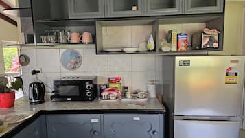 Fridge, microwave, stovetop, electric kettle