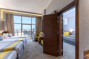 Executive Suite | Egyptian cotton sheets, premium bedding, Select Comfort beds, minibar