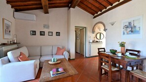 TV - La Stella, Montefiorile, Gaiole in Chianti, Siena and Chianti (Gaiole in Chianti)