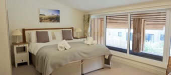 Sleeps 14, 7 Bedrooms, 2 Dogs Welcome, No Smoking, Wood burner, Garden, Cot and Highchair,  Children