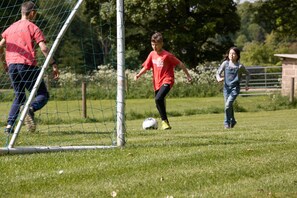 Sport court - Sleeps 14, 7 Bedrooms, 2 Dogs Welcome, No Smoking, Wood burner, Garden, Cot and Highchair,  Children (Cheltenham)
