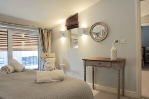 11 bedrooms, WiFi, bed sheets, wheelchair access