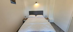 1 Schlafzimmer, Reisekinderbett, kostenloses WLAN, Bettwäsche