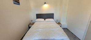 1 Schlafzimmer, Reisekinderbett, kostenloses WLAN, Bettwäsche