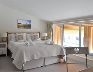 3 bedrooms, WiFi, bed sheets, wheelchair access