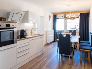 Kühlschrank, Ofen, Herdplatte, Geschirrspüler