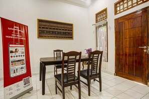 Reception - Hotel O Homestay Syariah (Kalianda)