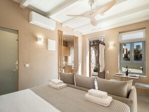 Deluxe Studio | Hypo-allergenic bedding, in-room safe, individually decorated -  La Torre del Kastelli (Chania)