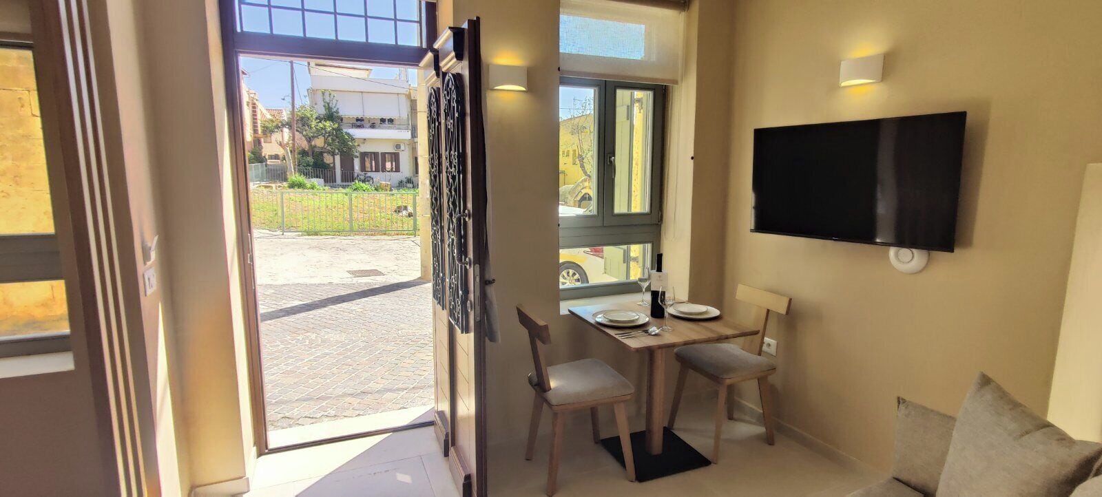 Studio – deluxe | Allergitestet sengetøy, safe på rommet og individuelt dekorert