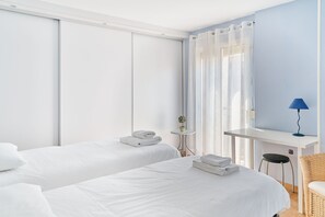 2 slaapkamers, een strijkplank/strijkijzer, reisbedje, gratis wifi