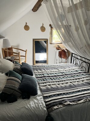 3 slaapkamers, een strijkplank/strijkijzer, wifi, beddengoed