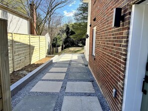 Property grounds - Modern 2bd Getaway Walk to Metro Free Parking (Silver Spring)