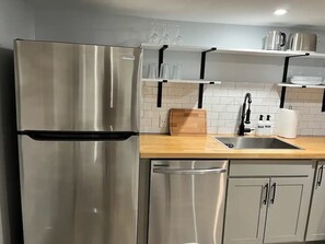 Fridge, microwave, oven, stovetop - Modern 2bd Getaway Walk to Metro Free Parking (Silver Spring)