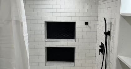 Modern 2bd Getaway Walk to Metro Free Parking