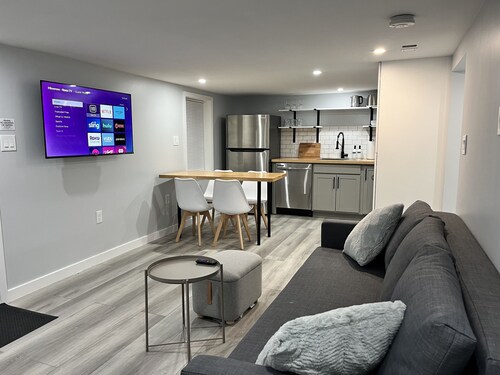 Modern 2bd Getaway Walk to Metro Free Parking