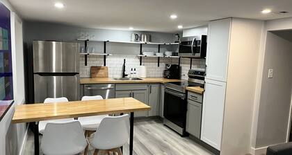 Modern 2bd Getaway Walk to Metro Free Parking