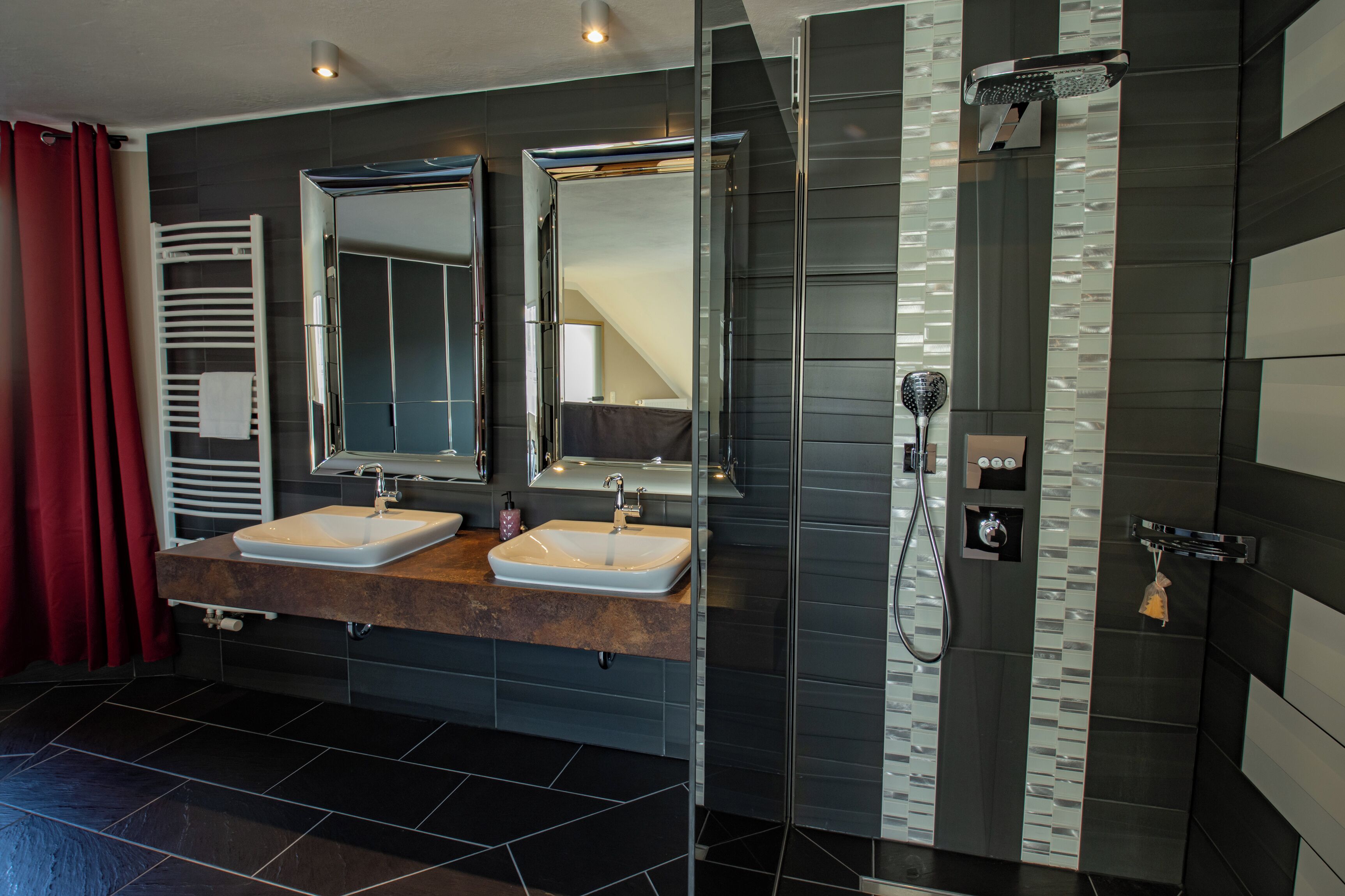 Deluxe-Studiosuite | Badezimmer | Haartrockner