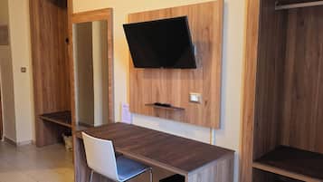 Basic-Doppelzimmer, 1 Schlafzimmer | Schreibtisch, kostenloses WLAN